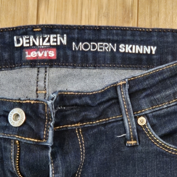 Levis Women's Dark Blue Jeans - Picture 4 of 9